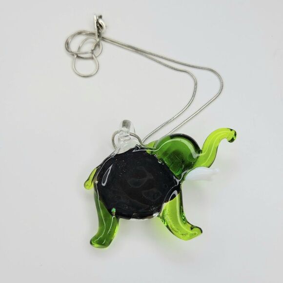 𝅺GREEN Glass Acrylic Elephant Pendant Necklace with shiny Purple gold specks - Picture 2 of 5